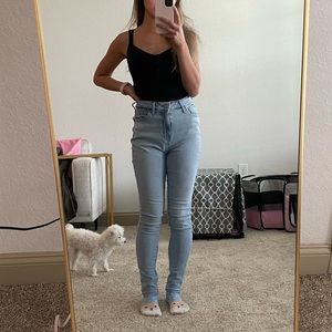 Levi’s. Size 26. 721 High Rise Skinny jeans